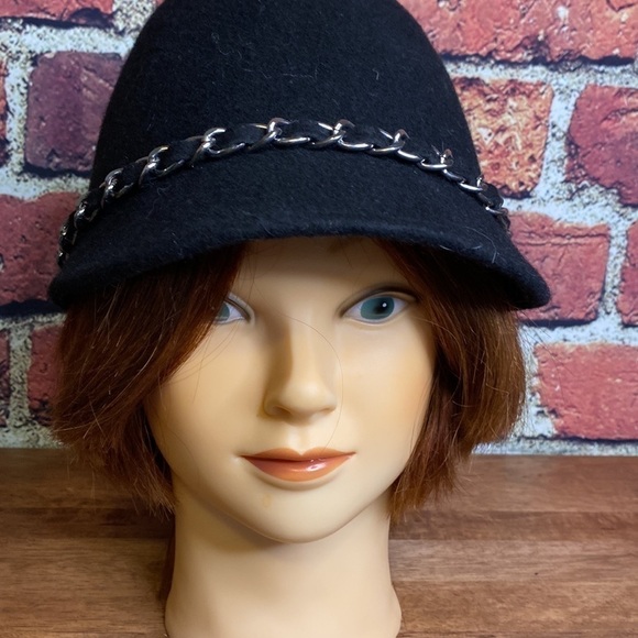 Rw&co Black Wool Cloche Hat with Black & Silver Chain Belt One Size - Picture 10 of 11